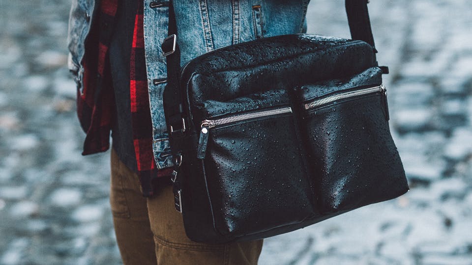 City Essential Zip Top Messenger Bag The Journal
